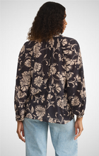 Load image into Gallery viewer, Wren Ari Floral Blouse (8248046452944)
