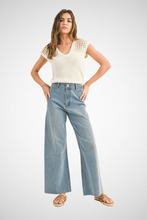 Charger l&#39;image dans la galerie, Straight Wide Leg Denim Pants (8229682872528)
