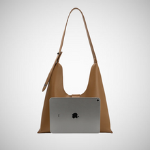 Charger l&#39;image dans la galerie, Carmen Tan Tote Bag (8229669535952)
