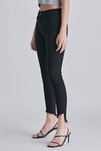 Charger l&#39;image dans la galerie, Mid Rise Crop Skinny Jeans (7888756900048)
