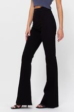 Charger l&#39;image dans la galerie, CELLO - High Rise Super Flare Jeans (7707212415184)
